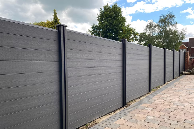 Privacy Fence Panels Prefabricated vs. Custom-Built Solutions