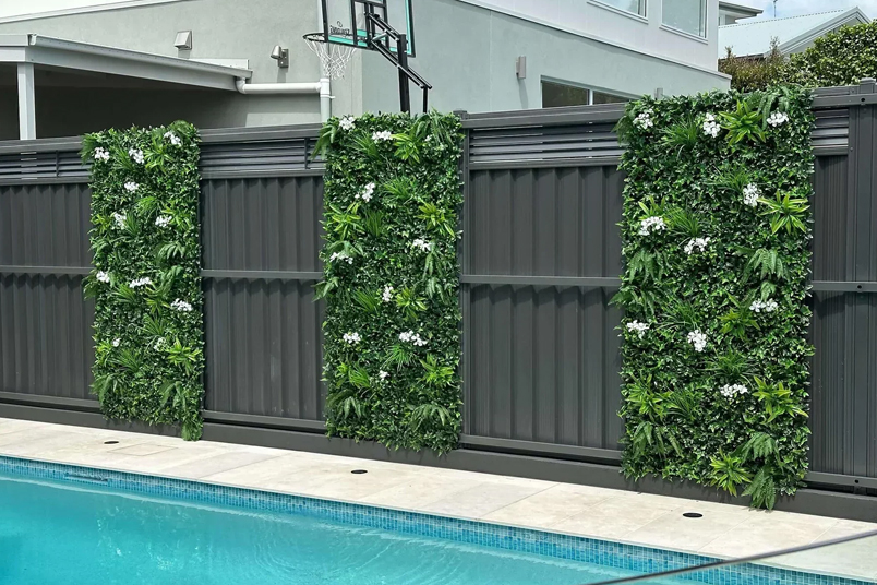 Green Privacy Solutions Combining Aluminum Fences with Vertical Gardens