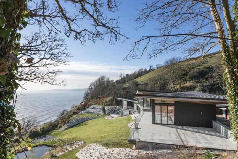 Corrosion-Resistant Aluminum Windows for Coastal Properties.jpg